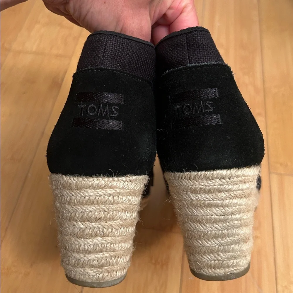 Toms Desert Wedge Ankle Boots Black and Burlap size women’s 8.5